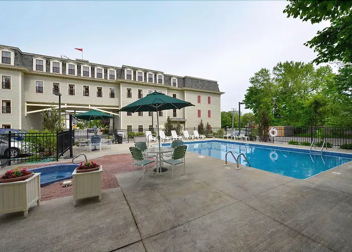 Cheap hotel: Bar Harbor Grand Hotel