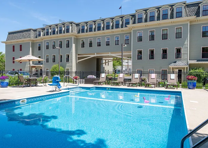 Cheap hotel: Bar Harbor Grand Hotel
