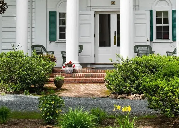 Anne'S White Columns Inn