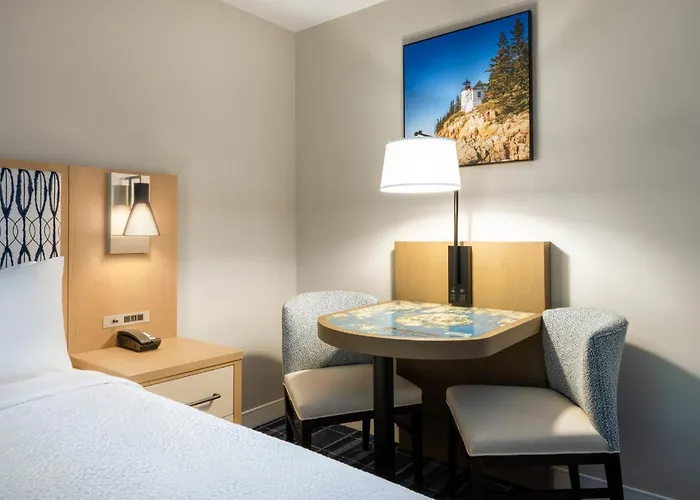 Hotel with view: Holiday Inn Bar Harbor Regency Hotel By Ihg