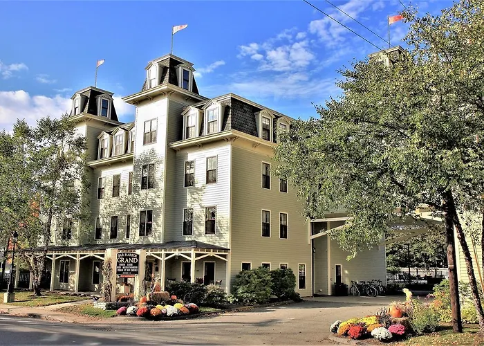 Cheap hotel: Bar Harbor Grand Hotel